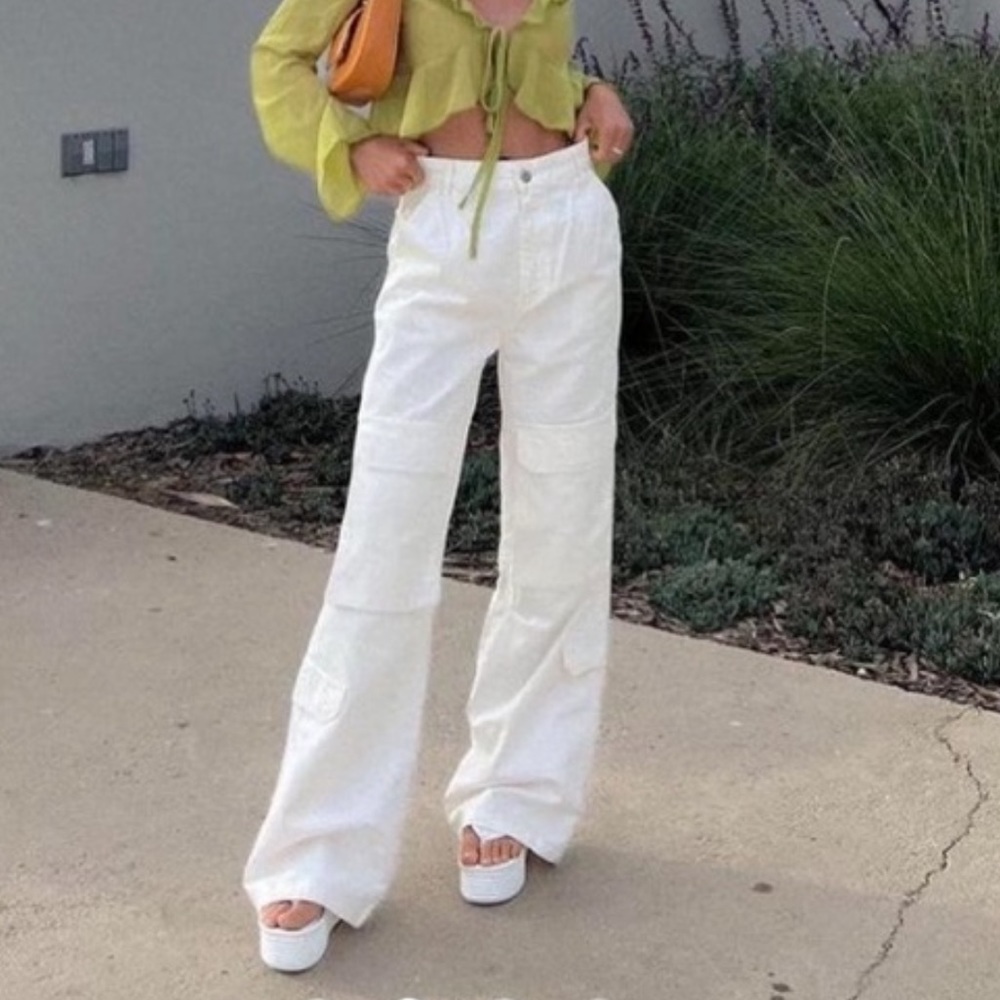 NWT Zara Cargo pants with zippers in oyster white